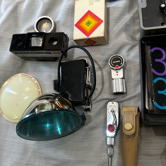 Vintage Polaroid Land Camera Model 800 with Case and Accessories - Picture 5 of 6